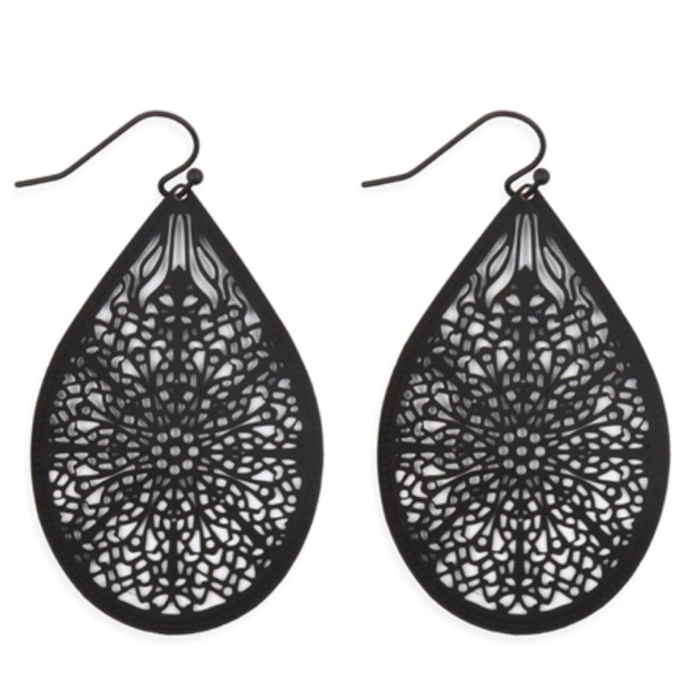 NWT Simple & Elegant Black Filigree Teardrop Shaped Earrings!
